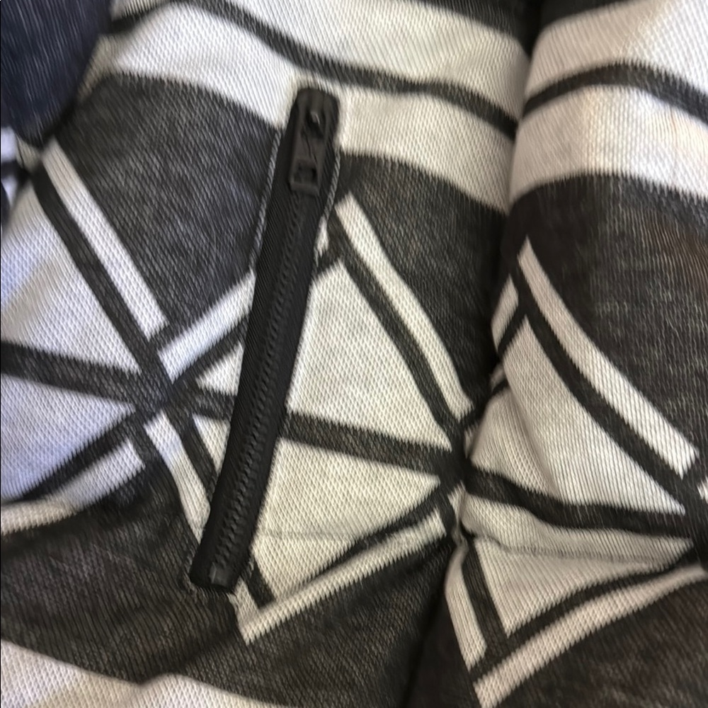 Hurley junior women’s Geometric Patterned Hooded Jacket - small - Picture 4 of 10